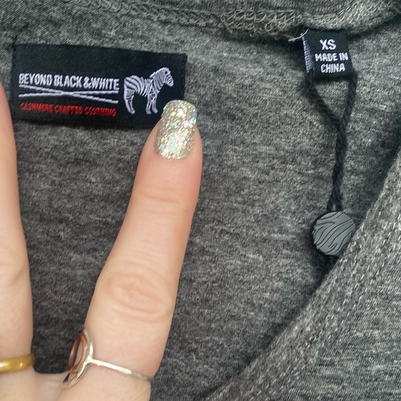 Beyond Black And White Faux Leather Short Sleeve Cashmere Top Size Extra Small - Picture 5 of 5